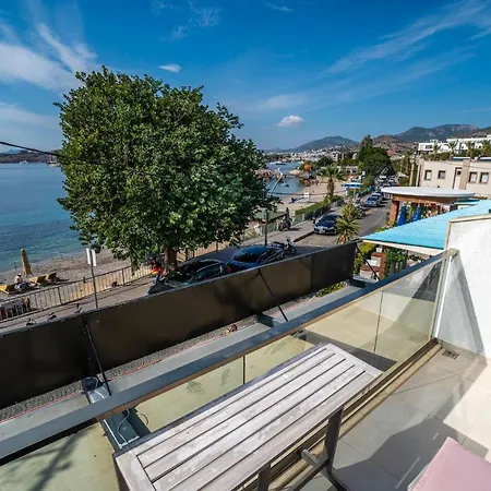 Charming Seafront With 博德鲁姆