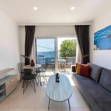 Charming Seafront With Appartamento
